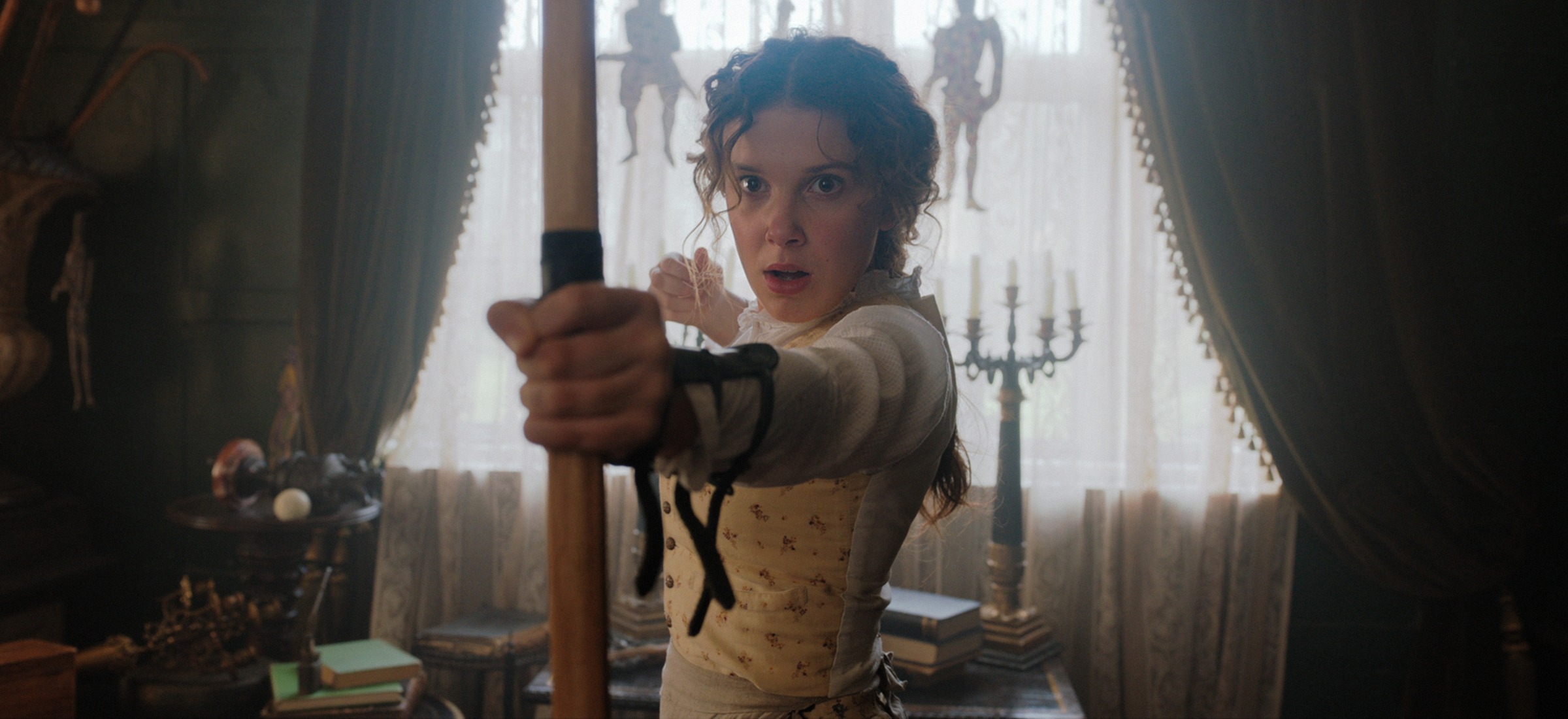 enola holmes millie bobby brown netflix wideo ksiazka