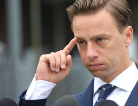 Krzysztof Bosak - w sieci trenduje #ZapytajKrzycha