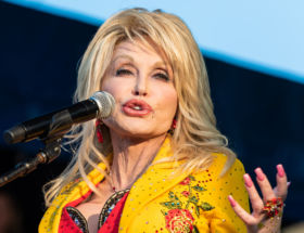 dolly parton szczepionka koronawirus