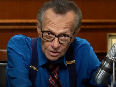 Larry King w kadrze ze swojego własnego programu LArry King Live
