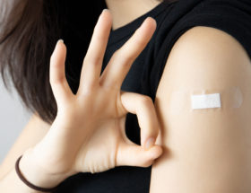 szczepienia influencerzy rzad kampania nastolatki