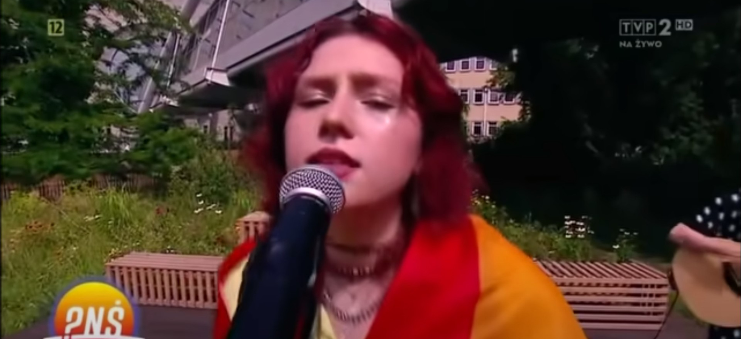 tvp pytanie na sniadanie teczowa flaga karin ann