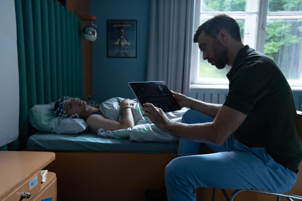 otworz oczy polski serial netflix- 021 recenzja class="wp-image-1779979"