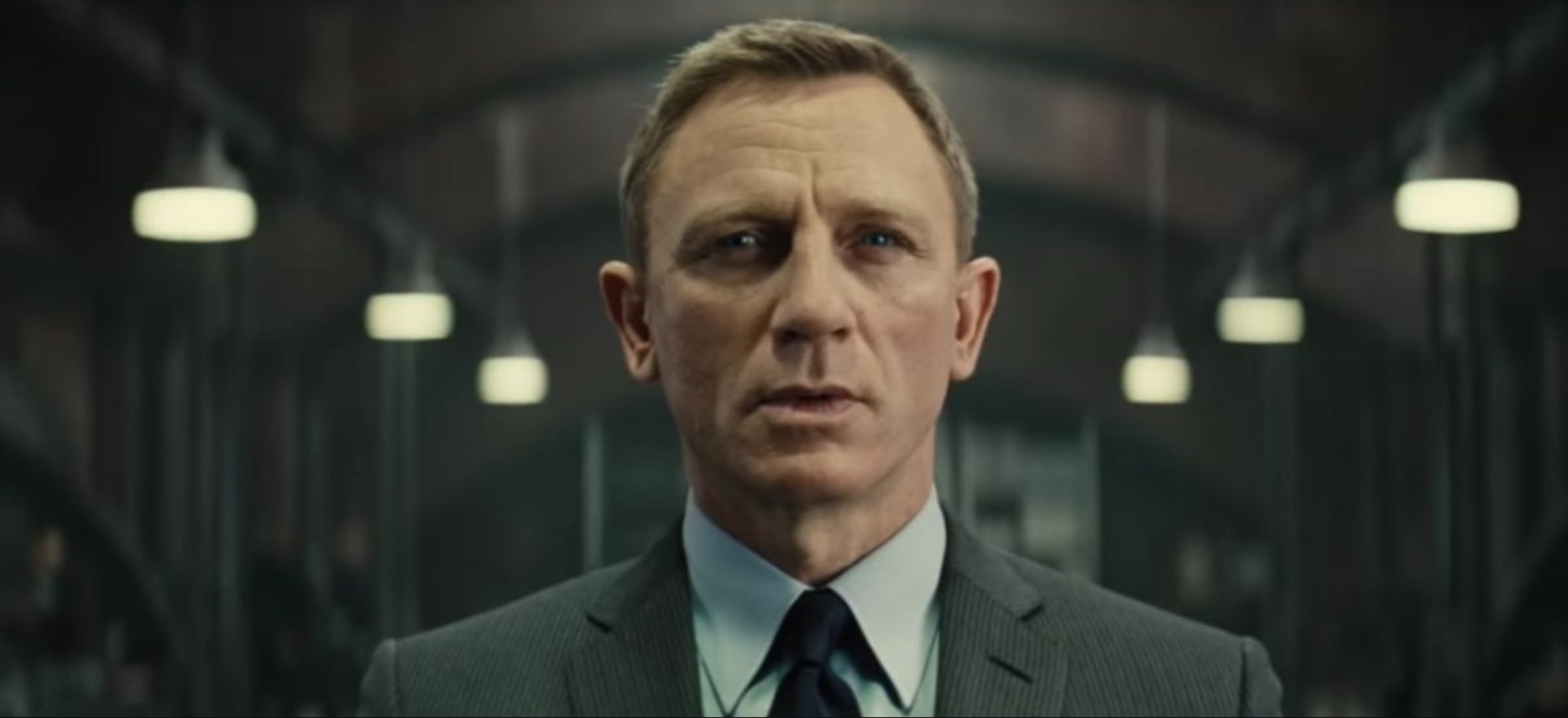 james bond daniel craig na noże