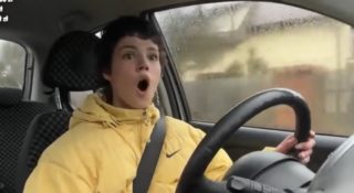 Streamerka Sidneuke potrąciła psa
