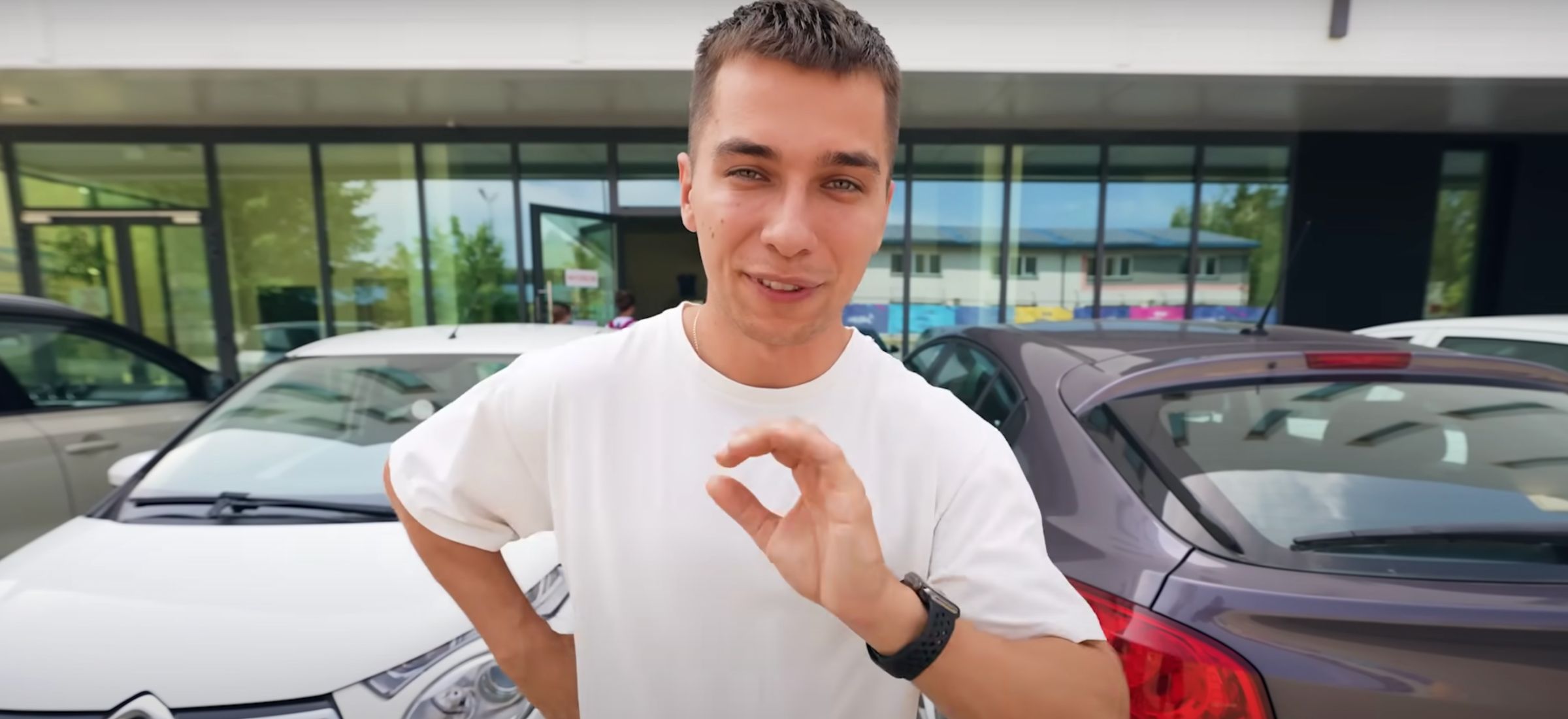 Friz prosi widzów o radę w związku z nowym programem. Uczestniczka jest powiązana z Pandora Gate