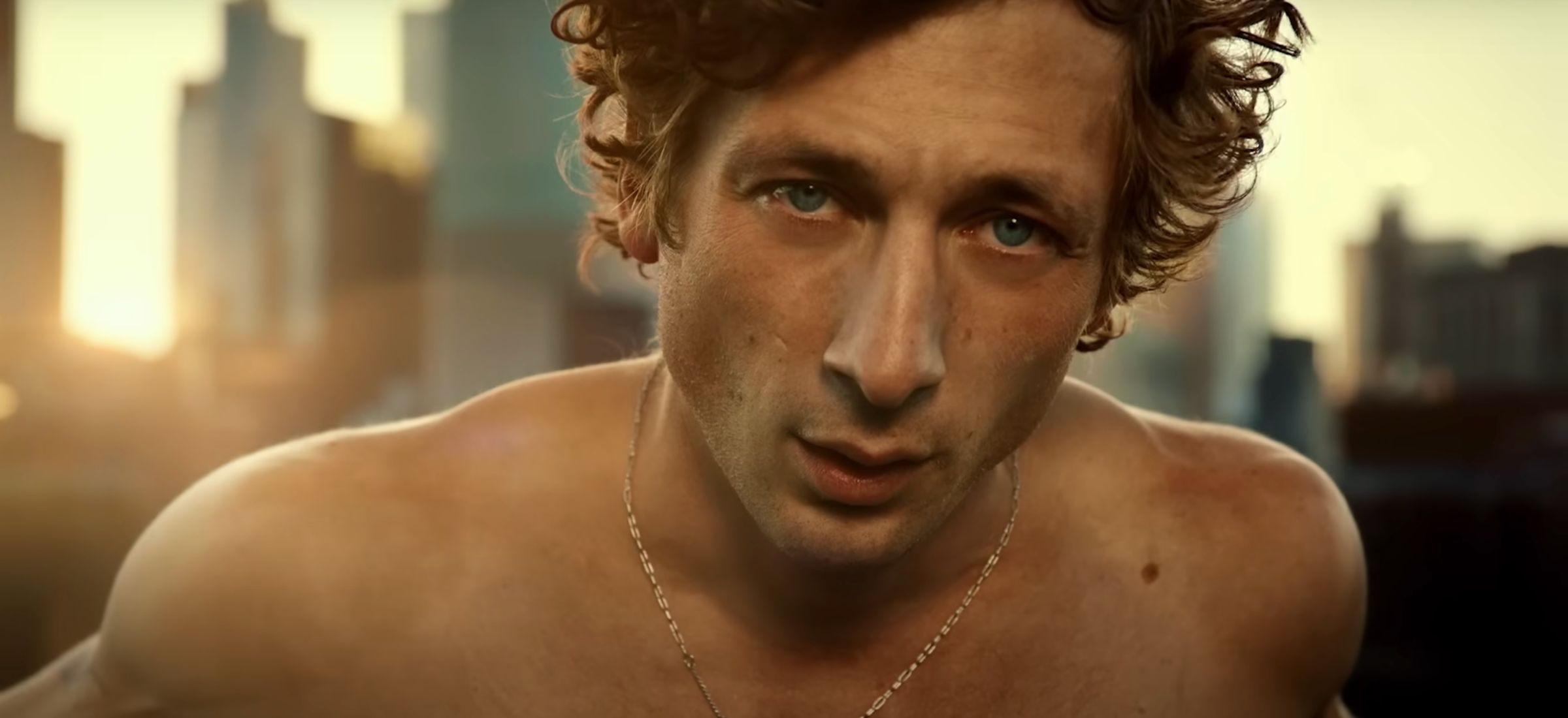 jeremy allen white the bear sylwetka