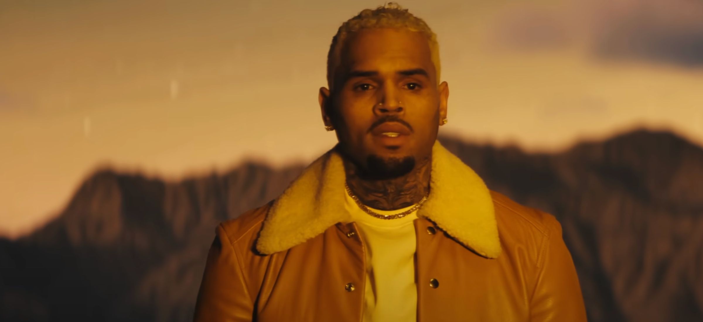 chris brown warner bros pozew napasc seksualna