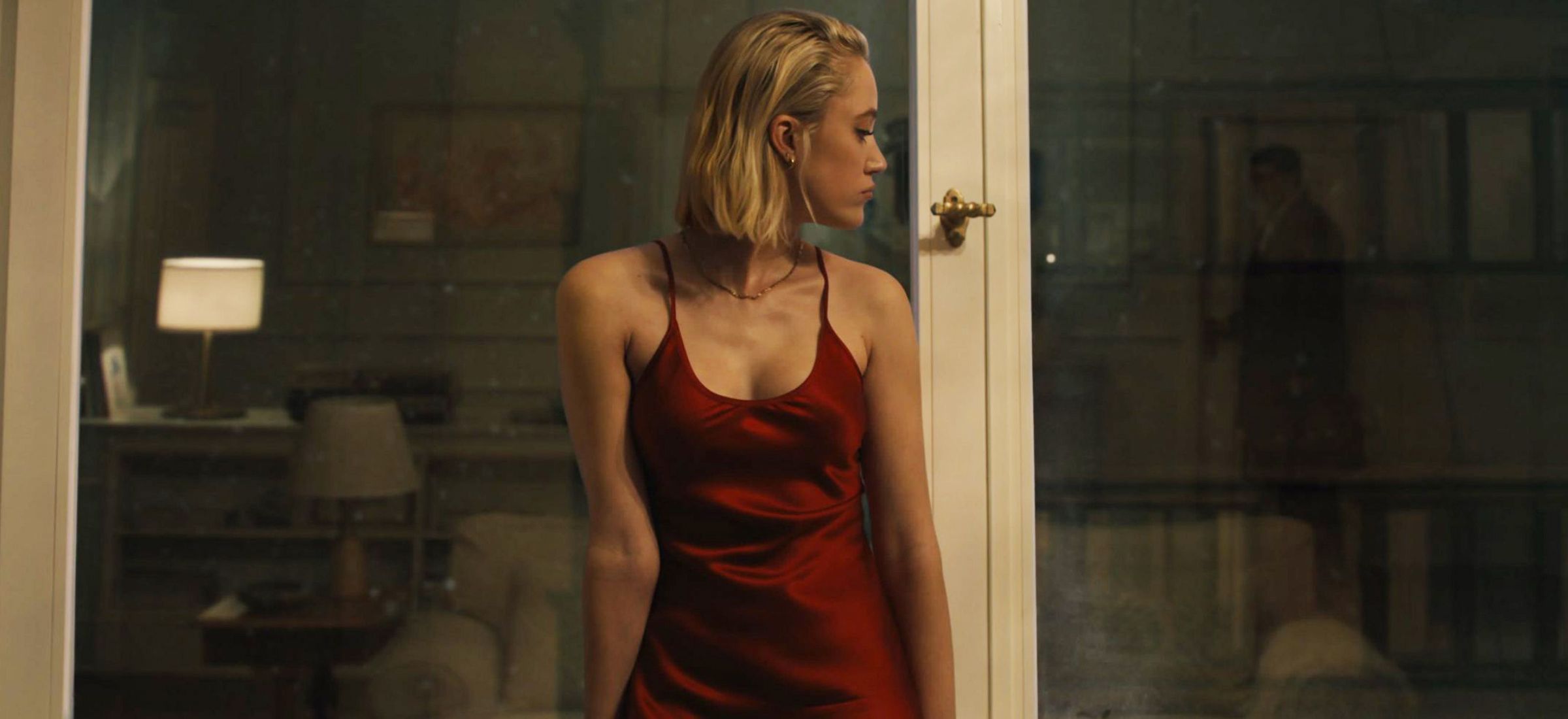 watcher film skyshowtime thriller maika monroe opinie