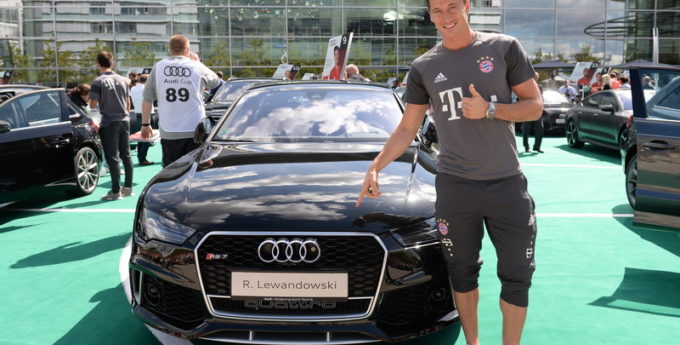 Robert Lewandowski na szczycie płac Bayernu. Zobacz ile potrzebuje, by zarobić na nowe BMW 5