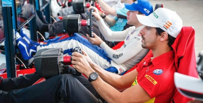 Symulatory drogą na Silverstone