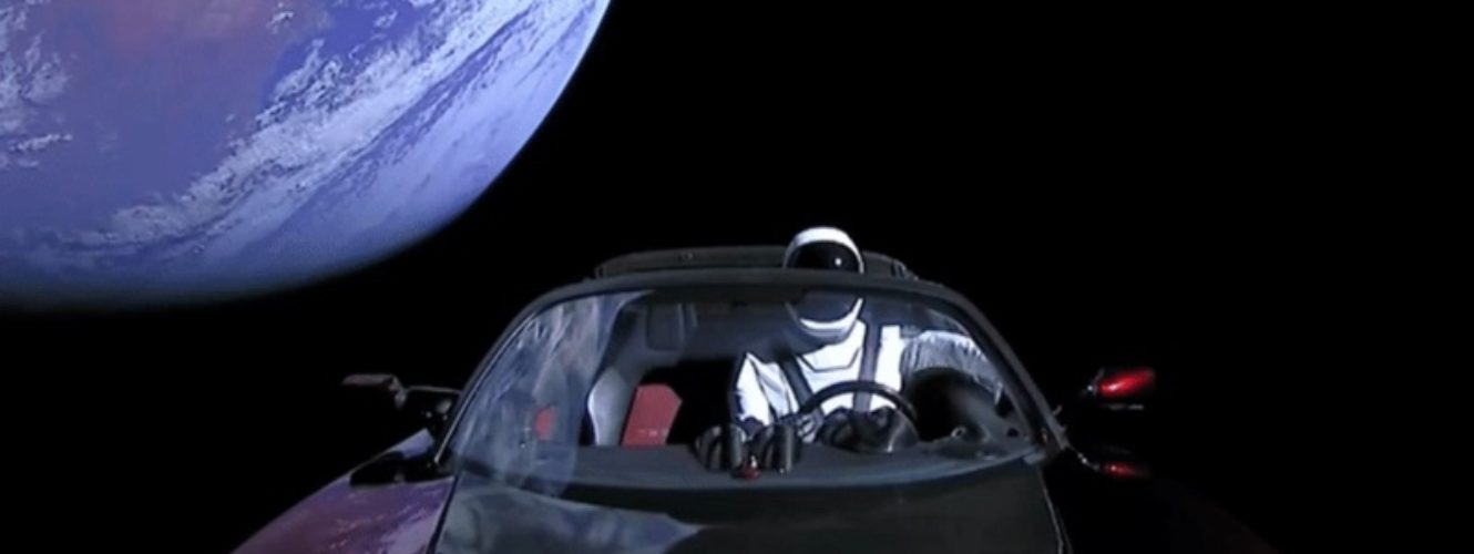 Tesla Roadster może uderzyć w Ziemię
