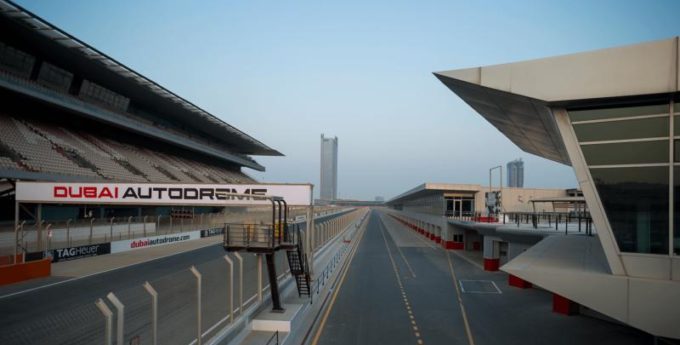 Terenowo na torze Dubai Autodrome