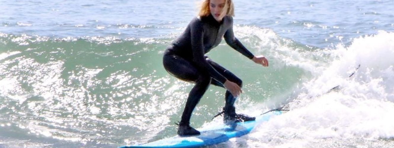 Margot Robbie wraz z Nissanem promuje samochody elektryczne