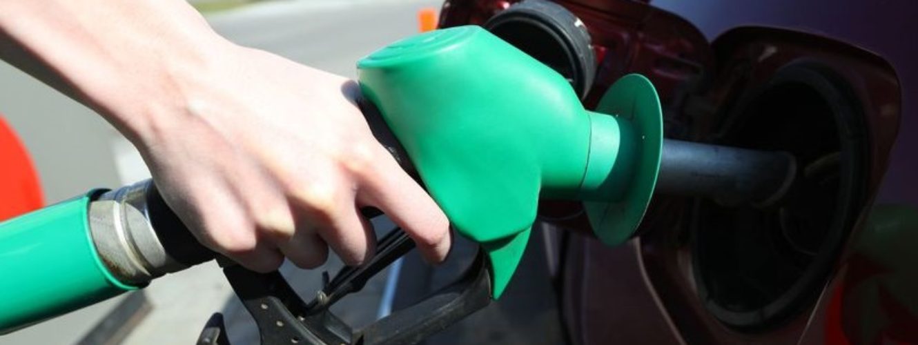 Rząd szykuje dużą podwyżkę paliw za plecami kierowców