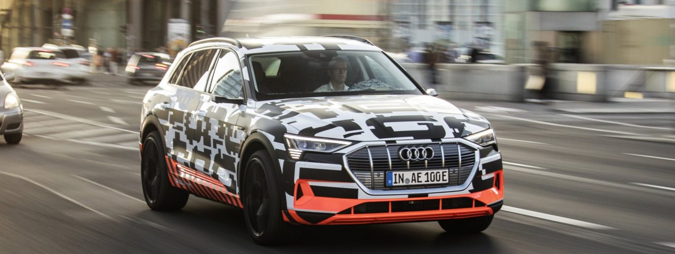 Z prezesem za kratkami, Audi przekłada premierę elektrycznego SUV-a e-tron