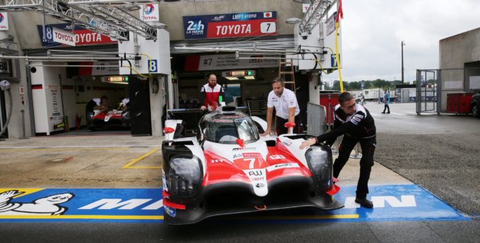 24h Le Mans: Dublet Toyoty, tryplet Porsche