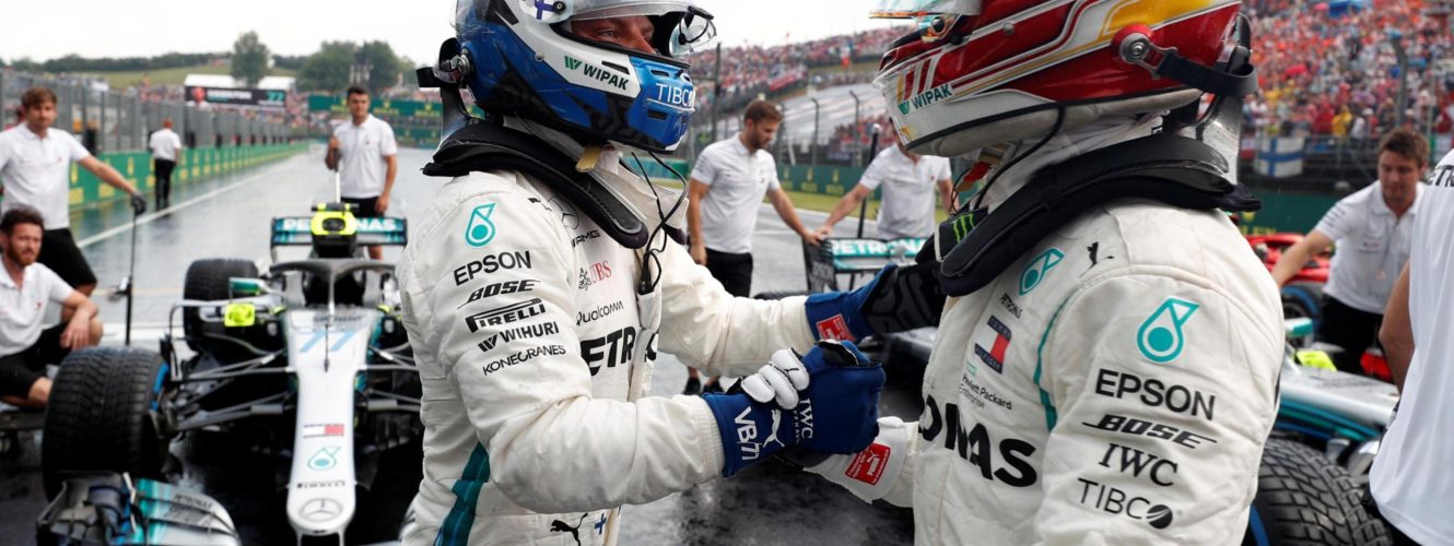 Grand Prix Węgier: Hamilton sięga po 77. pole position w strugach deszczu