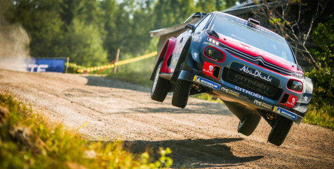 Rajd Finlandii: Rozgrzewka przed Power Stage, Latvala kąsa Ostberga