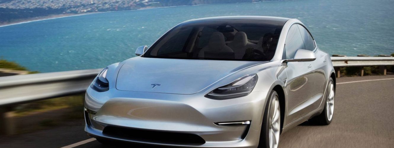 Tesla Model 3 w końcu na fali
