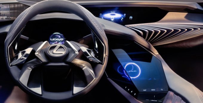 Lexus i holograficzne wnętrze samochodu