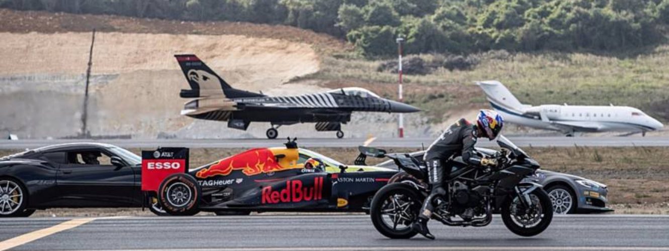 Myśliwiec, Bolid F1, Superbike, samolot pasażerski i Tesla w jednym wyścigu