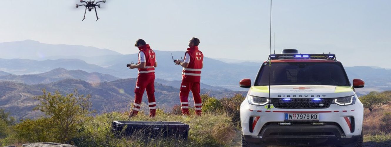 Land Rover z dronem rozpoczyna służbę w czerwonym krzyżu