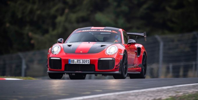 Nurburgring znów pod władaniem Porsche 911 GT2 RS. Lambo przegonione