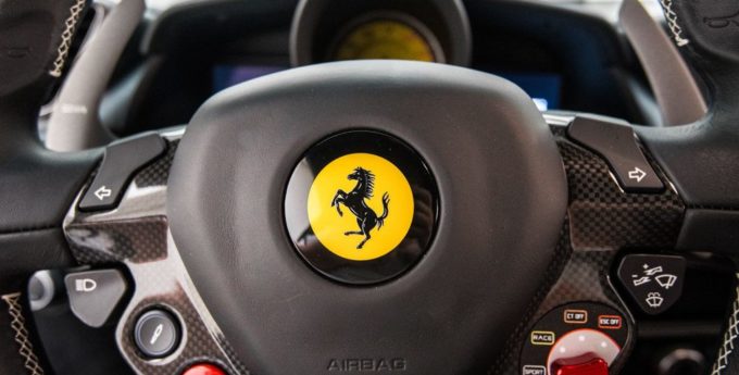 Ferrari ma problem z poduszkami – polscy właściciele muszą odwiedzić serwis
