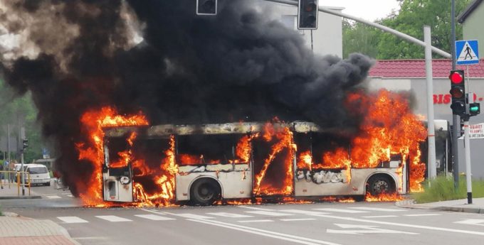 Doszczętnie spalony autobus w Bytomiu | Na szczęście nikt nie ucierpiał