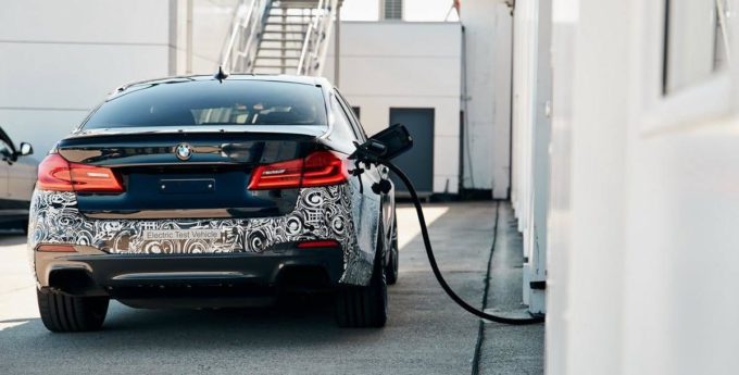 To w pełni elektryczne BMW Serii 5 jest mocniejsze od M5