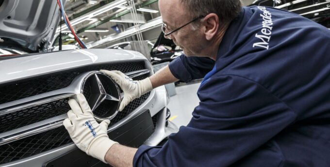 Daimlerowi mogą wlepić nawet miliard euro kary za dieselgate Mercedesa