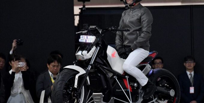 Honda pokazała samodzielnie balansujący motocykl