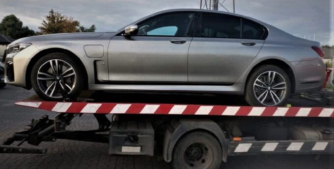 BMW o wartości pół miliona złotych odzyskane w Polsce