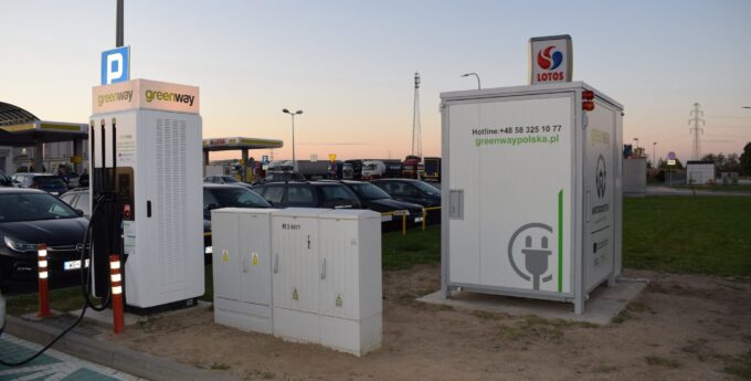 GreenWay uruchamia kolejne magazyny energii przy stacjach ładowania EV