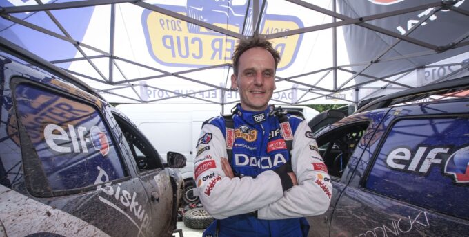 Dacia Duster Elf Cup: Pascal Brodnicki liderem pucharu. Jak znany kucharz poradzi sobie w Żaganiu?