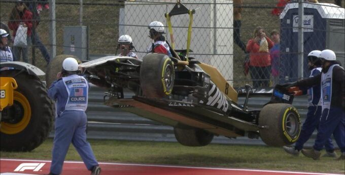 Grosjean znów rozbił bolid i podpadł szefowi Haasa. Wszyscy marzą o Kubicy za kierownicą