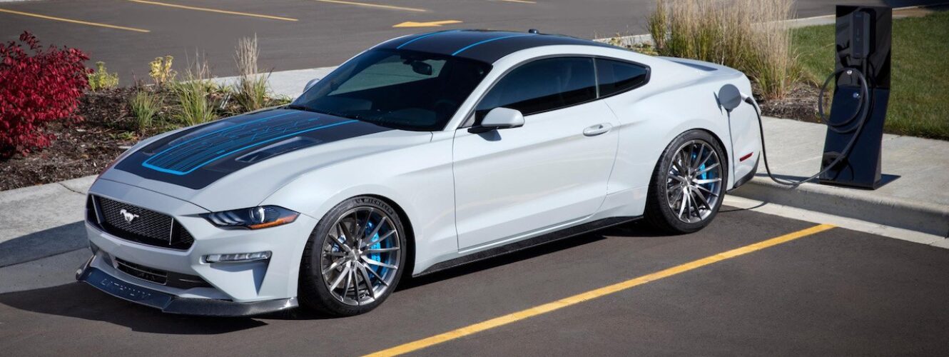Nowy Ford Mustang Lithium o mocy 900 KM z manualną skrzynią biegów i… napędem elektrycznym