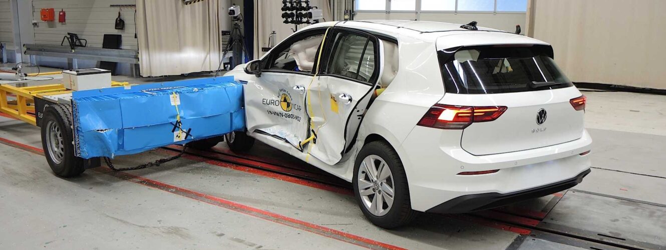Na teście zderzeniowym Volkswagen Golf Mk8 zaliczył wpadkę, ale i tak dostał 5 gwiazdek Euro NCAP