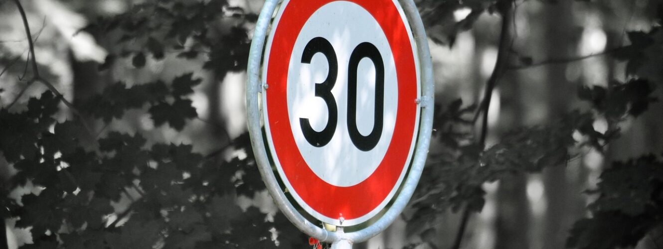 30 znak drogowy