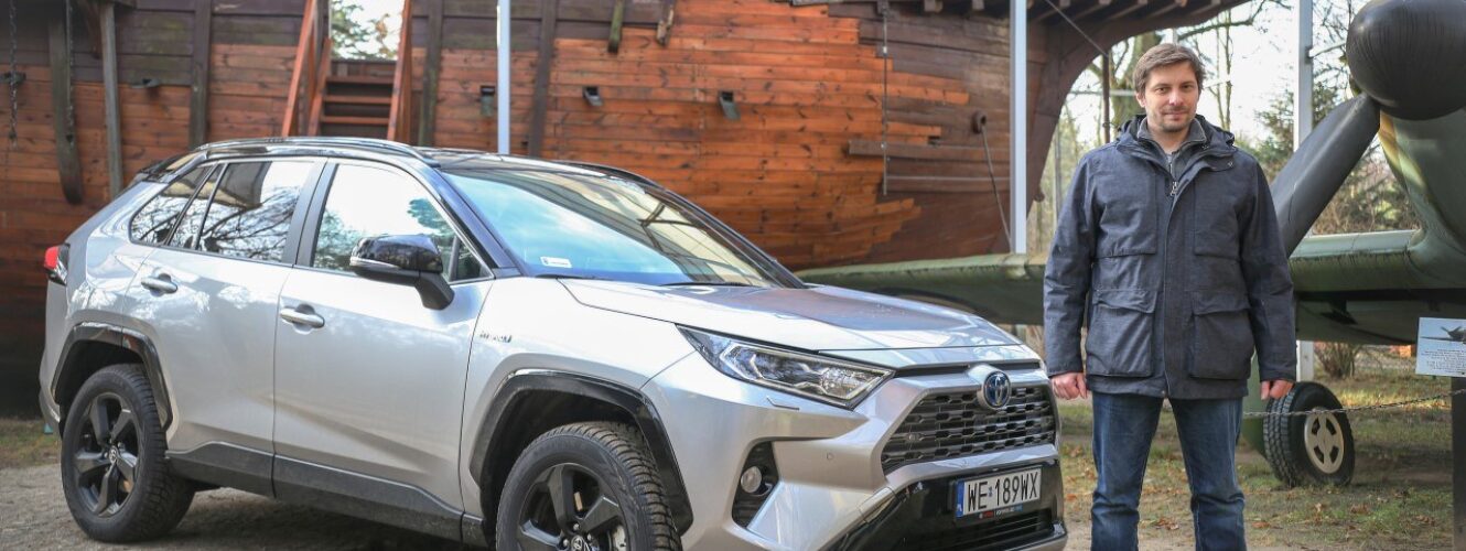 Ekstremalny test hybrydowej Toyoty RAV4 – Arkady Fiedler rusza na Przylądek Północny