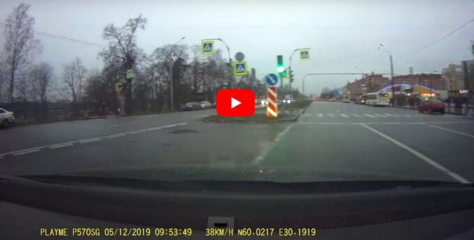 Wypożyczył Audi A7 na jazdę próbną i rozwalił 15 samochodów. Ten kierowca widział już własną śmierć