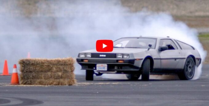 Autonomiczny drift! DeLorean z „Powrotu do przyszłości” jeździ bokami bez udziału kierowcy