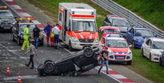 Chwile grozy, które zwykle kończą się na lawecie – filmowe podsumowanie wpadek roku 2019 na torze Nurburgring
