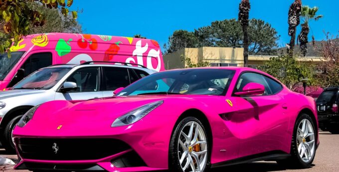 Kobiety kochają Ferrari, ale mogą mieć problem z zamówieniem go w różowym kolorze