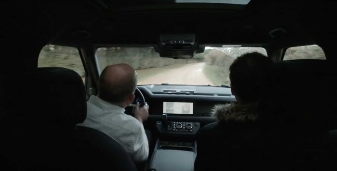 Najnowszy Land Rover Defender pokazuje pełne spektrum swoich możliwości