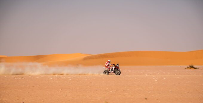 „Rajdowy makaron” w nawigacyjnej pułapce. Rafał Sonik podsumowuje 10. etap Dakaru