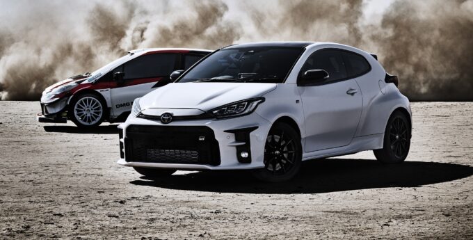 Toyota GR Yaris z najmocniejszym na świecie silnikiem 3-cylindrowym. Rajdówka na co dzień odsłonięta