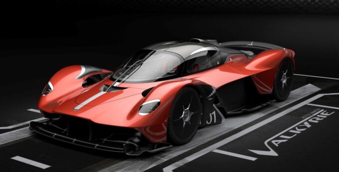 Dopuszczony do ruchu Aston Martin Valkyrie zrobi okrążenie szybciej od bolidu F1 Williamsa. Wersja tylko na tor szybciej od Mercedesa