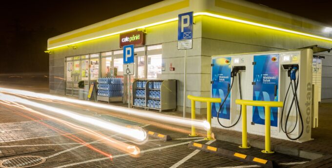 Lotos wprowadza opłaty za ładowanie samochodów elektrycznych
